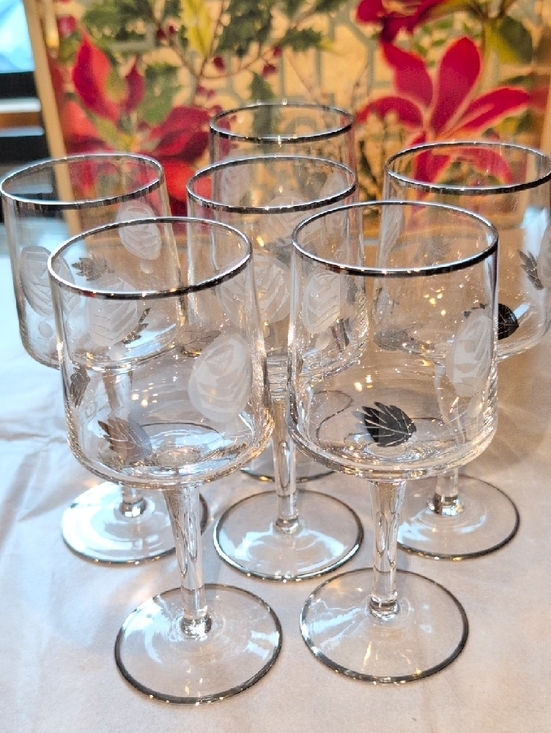 Other - Vintage Set of 6 vintage Etched Wine Glasses